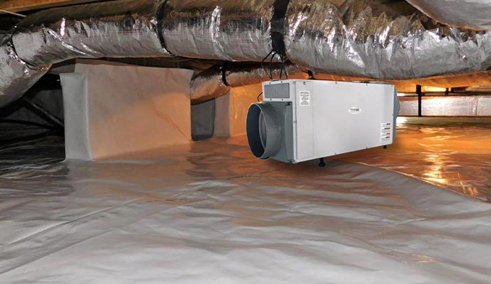 Crawl space encapsulation with dehumidifier system