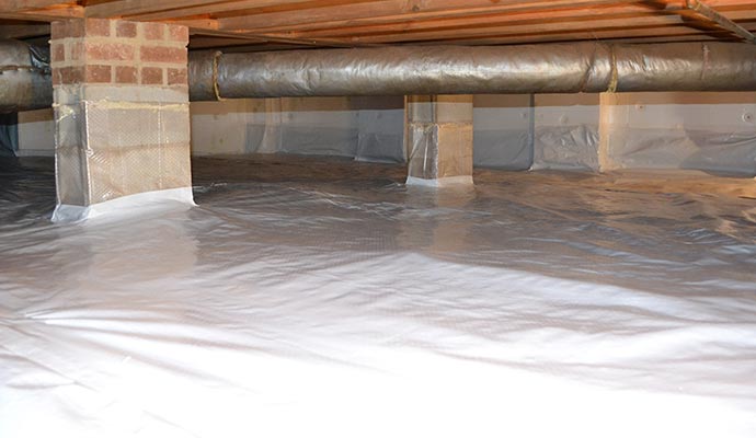 Encapsulated crawl space with white vapor barrier